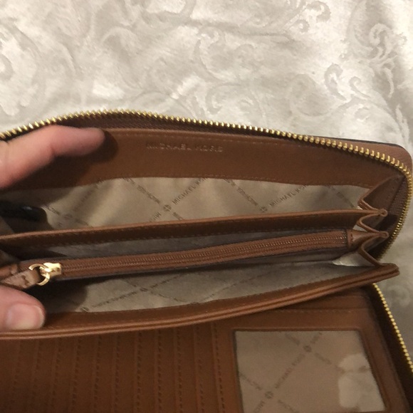 Michael Kors Bundle Wallet Clutch and Wristlet Excellent Used Condition. - Picture 11 of 14